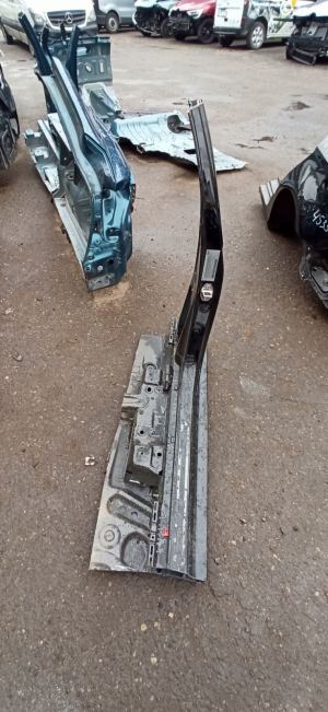 AUDI A3 8V (2012–2020) Vidējais statnis 8V5809839 - 2