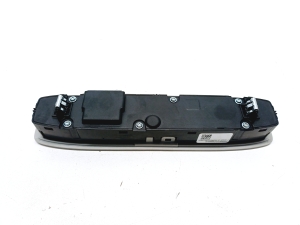 Tesla Model Y Y (2020–2026) Front interior lighting panel 1638021-00-D - 4