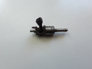 Fuel injector - 16611AB030