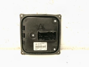   Boîtier de commande pour phares au xénon 