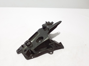 VOLVO S90 (2016–2026) Front fender bracket 31378985 - 2