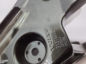 VOLVO S90 (2016–2026) Front fender bracket 31378985 - 3
