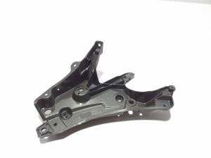 VOLVO S90 (2016–2026) Front fender bracket 31378985 - 4