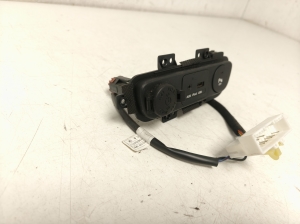 Kia Sportage (2010–2016) USB port 936003U910 - 3