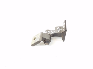 Front door lower hinge - 7246067