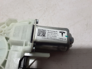Tesla Model Y Y (2020–2026) Front door window regulator motor 163442400A - 2