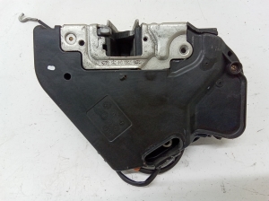 Mercedes Benz C-Class 203 (2000–2007) Rear side door lock A2037300435 - 3