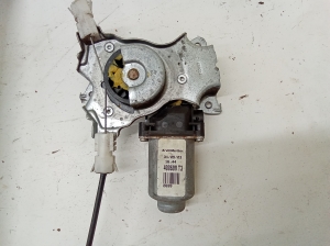NISSAN Almera Tino V10 (2000–2006) Priekšējo durvju logu pacēlājs 114919 - 3