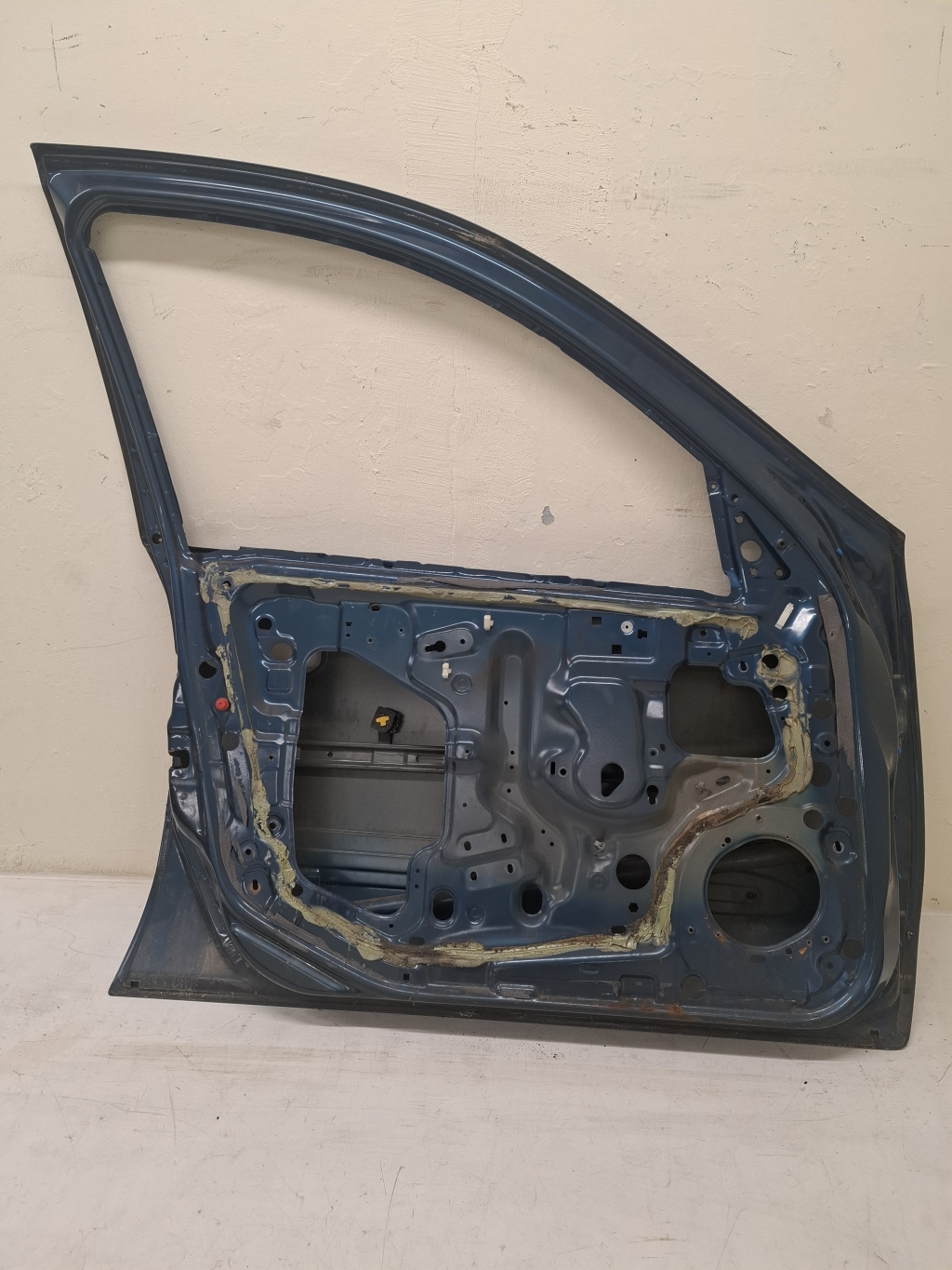 NISSAN Almera Tino V10 (2000–2006) Esiuks 801014U130 NISSAN Almera Tino V10 (2000–2006) Esiuks 801014U130
