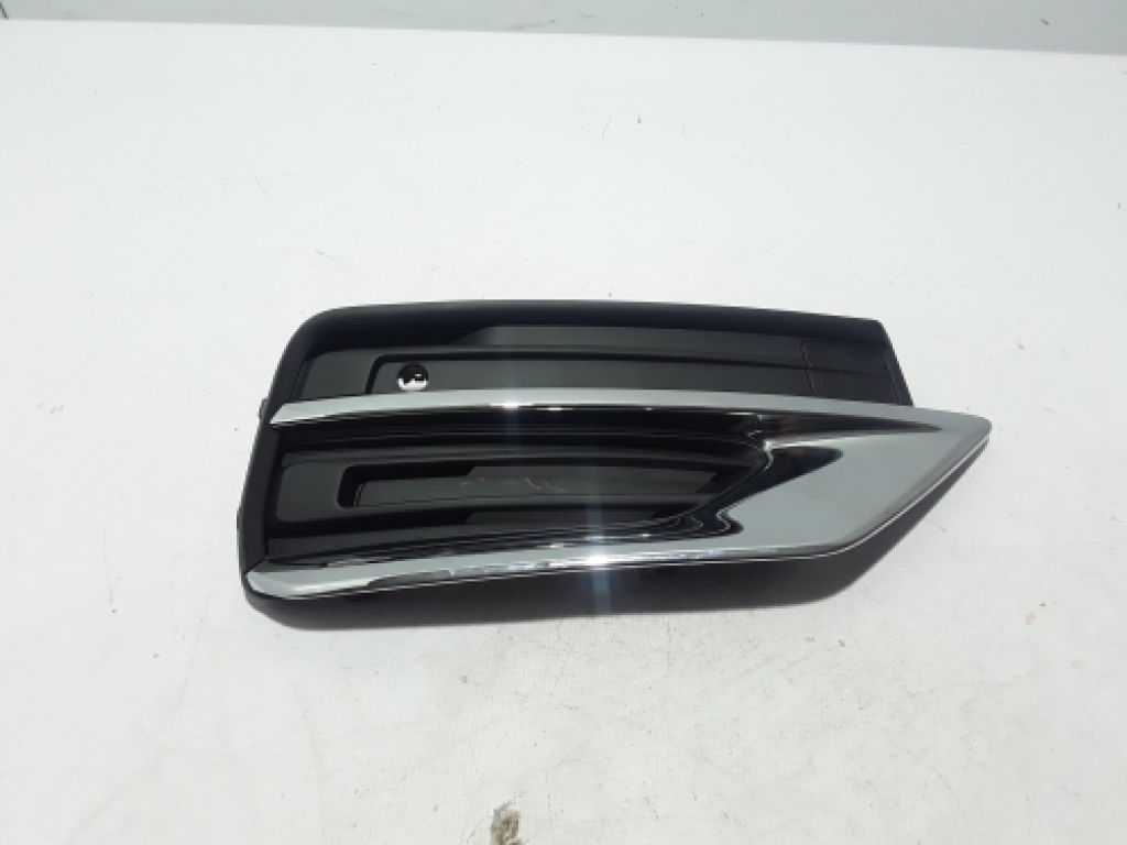 VOLVO XC90 (2015–2024) Front bumper lower grille 31663843RH VOLVO XC90 (2015–2024) Front bumper lower grille 31663843RH