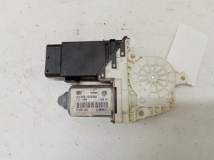 Volkswagen Golf IV (1997–2003) Front door window regulator motor 1J1959802D - 2