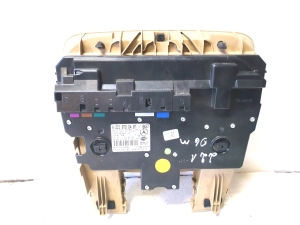 Mercedes Benz S-Class 221 (2005–2013) Eesmine sisevalgustuspaneel A2218700487 - 5