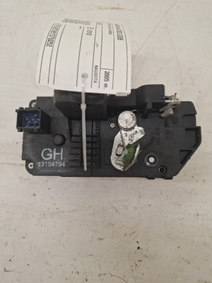 Opel Meriva (2003–2010) Rear side door lock 13154794 - 2