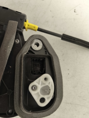 Opel Astra K (2015–2021) Front door lock - 5
