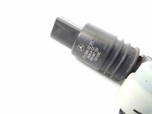 Mercedes Benz C-Class 204 (2007–2014) Front windshield washer pump A2048660221 - 2