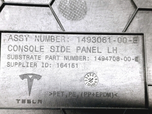 Tesla Model Y Y (2020–2026) Sonstiges Teil der Mittelkonsole 1493061-00-E - 4