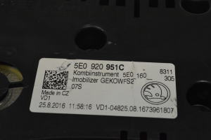 Skoda Octavia III (2013–2019) Kombiinstrument 5E0920951C - 3