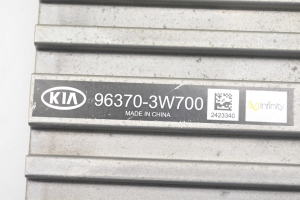 Kia Sportage (2010–2016) Audio amplifier 963703W700 - 5