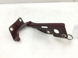  Engine cover hinge 