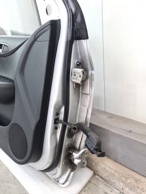 Hyundai i20 (2008–2014) Priekšējās durvis un to detaļas - 4