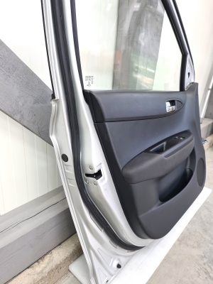 Hyundai i20 (2008–2014) Priekšējās durvis un to detaļas - 6