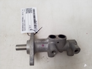  Master cylinder 