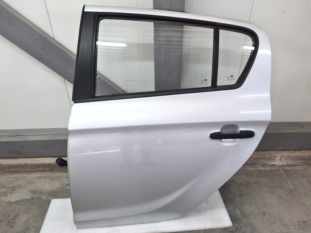 Hyundai i20 (2008–2014) Aizmugurējās sānu durvis un to detaļas Hyundai i20 (2008–2014) Aizmugurējās sānu durvis un to detaļas