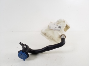 VOLVO XC60 (2017–2026) Front washer fluid reservoir 31699969 - 3