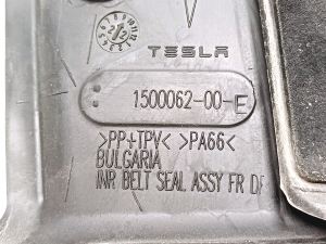 Tesla Model Y Y (2020–2026) Lèche-vitre intérieur de porte avant 1500062-00-E - 4