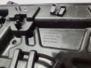 VOLVO XC60 (2017–2026) Front door window regulator 32353353 - 2