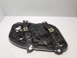 VOLVO XC60 (2017–2026) Front door window regulator 32353353 - 4
