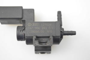 Volkswagen Passat B6 (2005–2010) Magnetventil 037906283D - 2