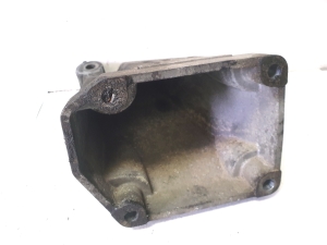 Mercedes Benz E-Class W211 (2002–2009) Mootori kinnitus A6132230504 - 2