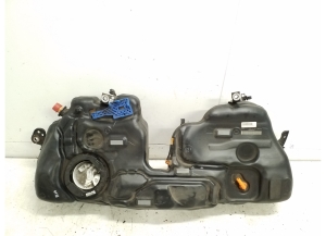 Réservoir de carburant et ses pièces