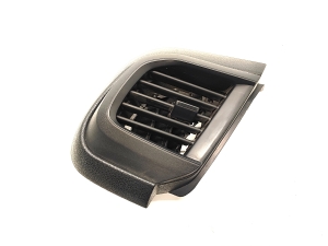   grilles de ventilation du tableau de bord 