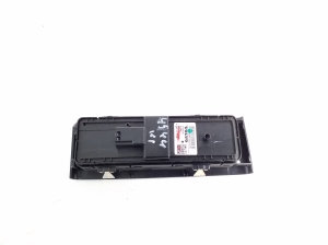 VOLVO XC40 (2017–2026) Front door glass switch 31456058 - 3