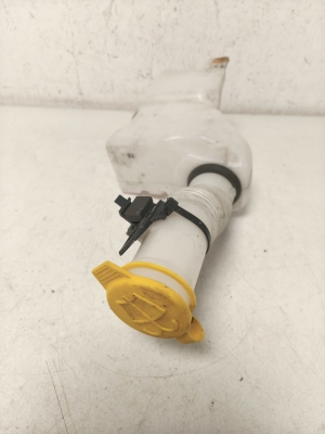 FIAT 500X (334) (2014–2026) Front washer fluid reservoir - 2