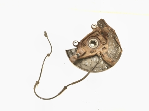 Front wheel hub - 