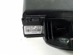 VOLVO XC60 (2017–2026) Kaitsmekarp salongis 32209198 - 2