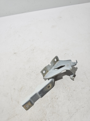 Dacia Sandero III (2021–2026) Hood hinge 654004053R - 2