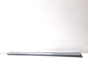 Suzuki Vitara LY (2014–2026) Front door molding - 2