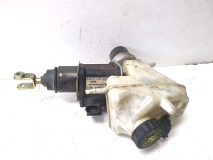 Mercedes Benz E-Class W211 (2002–2009) Brake master cylinder A0004300312 - 3
