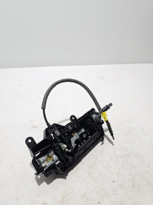 AUDI Q5 (2017–2026) Front door external opening handle and its details - 4