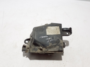 Sicherungskastengehäuse unter der Motorhaube - 243800196R