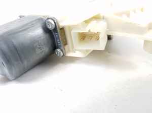 Mercedes Benz C-Class 204 (2007–2014) Front door window regulator motor A2048200142 - 3