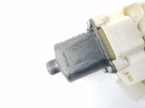 Mercedes Benz C-Class 204 (2007–2014) Front door window regulator motor A2048200142 - 4