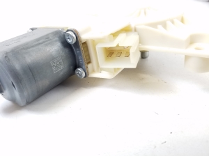 Mercedes Benz C-Class 204 (2007–2014) Rear side door window regulator motor A2048200542 - 3