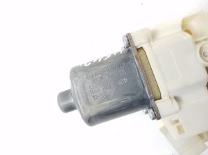 Mercedes Benz C-Class 204 (2007–2014) Rear side door window regulator motor A2048200542 - 4
