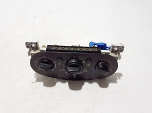 Dacia Duster (2010–2017) Heater control panel 275104385R - 2