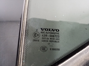 VOLVO XC40 (2017–2026) Aizmugurējo sānu durvju trīsstūrveida stikls 31442383 - 3